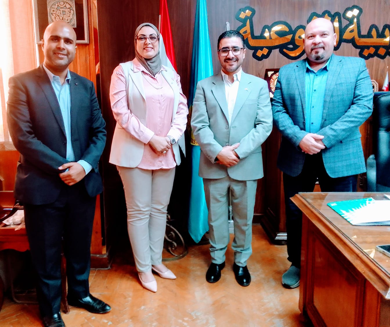 عميد نوعية طنطا تكرم مدير وحدة إدارة الأزمات والمخاطر بالجامعة على هامش الندوة المنعقدة بالكلية 